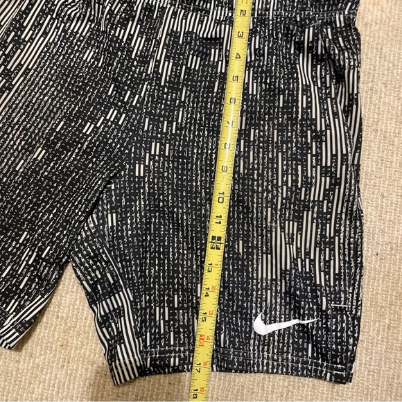 Nike Dri-FIT Black and Gray Shorts - Picture 10 of 11